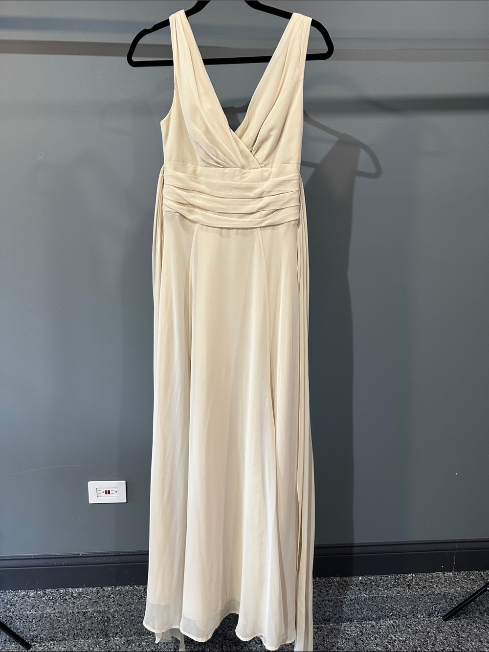 Sleeveless Cream Maxi Dress with Ruched Waist